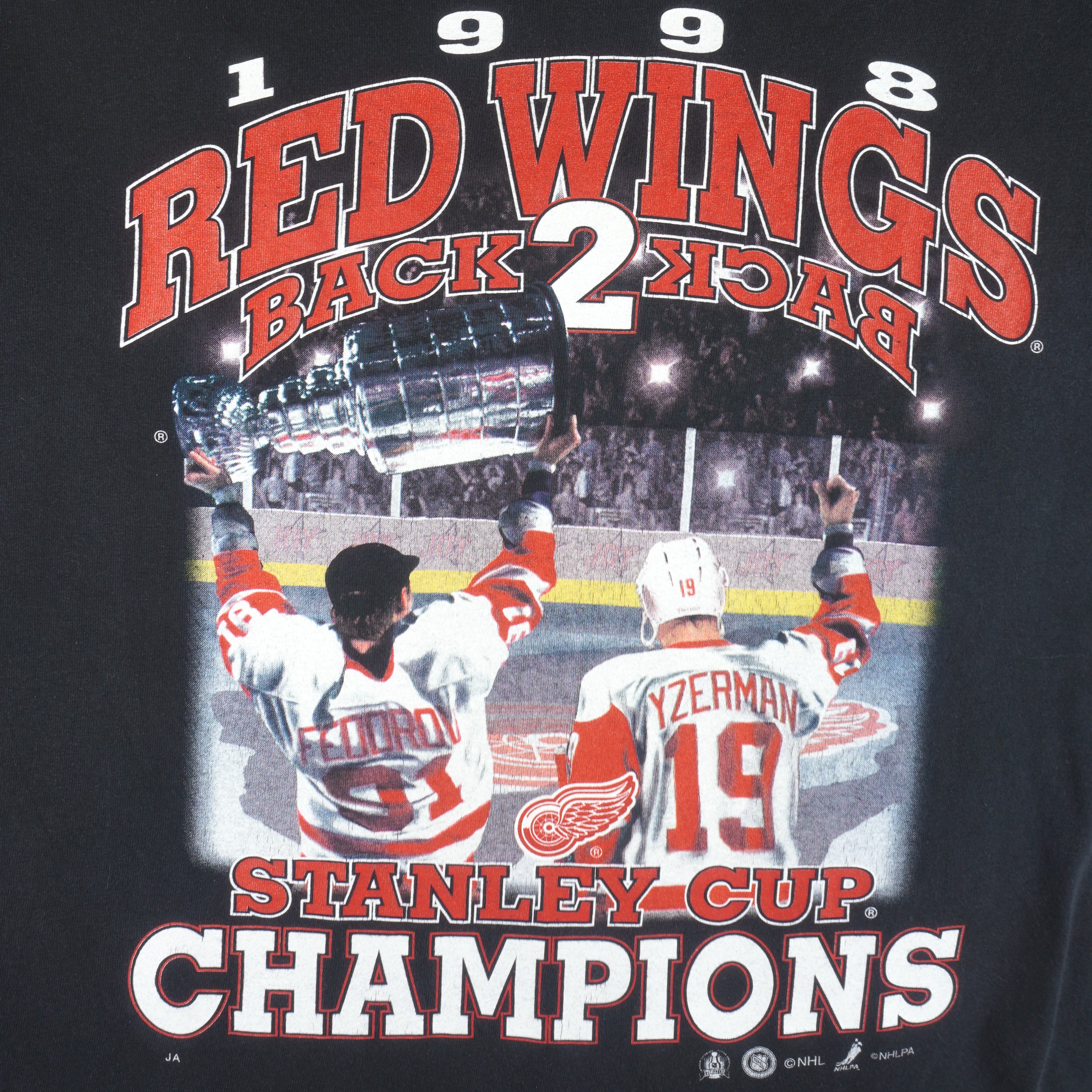 NHL (Sport)- Detroit Red Wings Back To Back Champions T-Shirt 1998 Large Vintage Retro Hockey