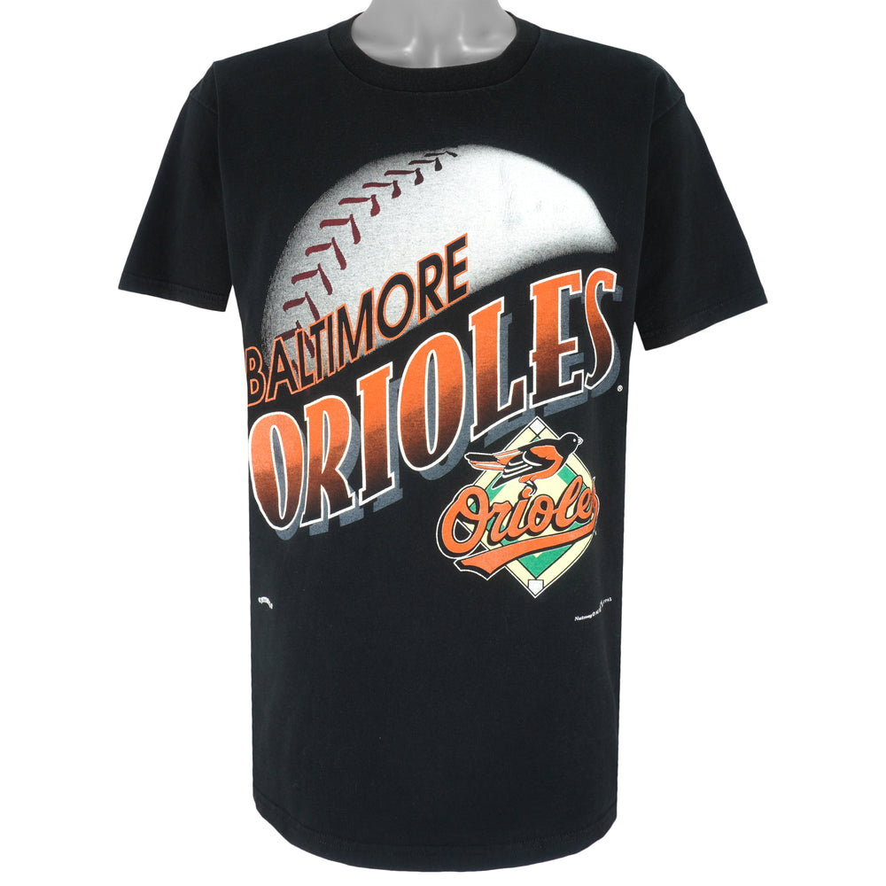 MLB (Nutmeg) - Baltimore Orioles Big Logo T-Shirt 1995 Large Vintage Retro Baseball