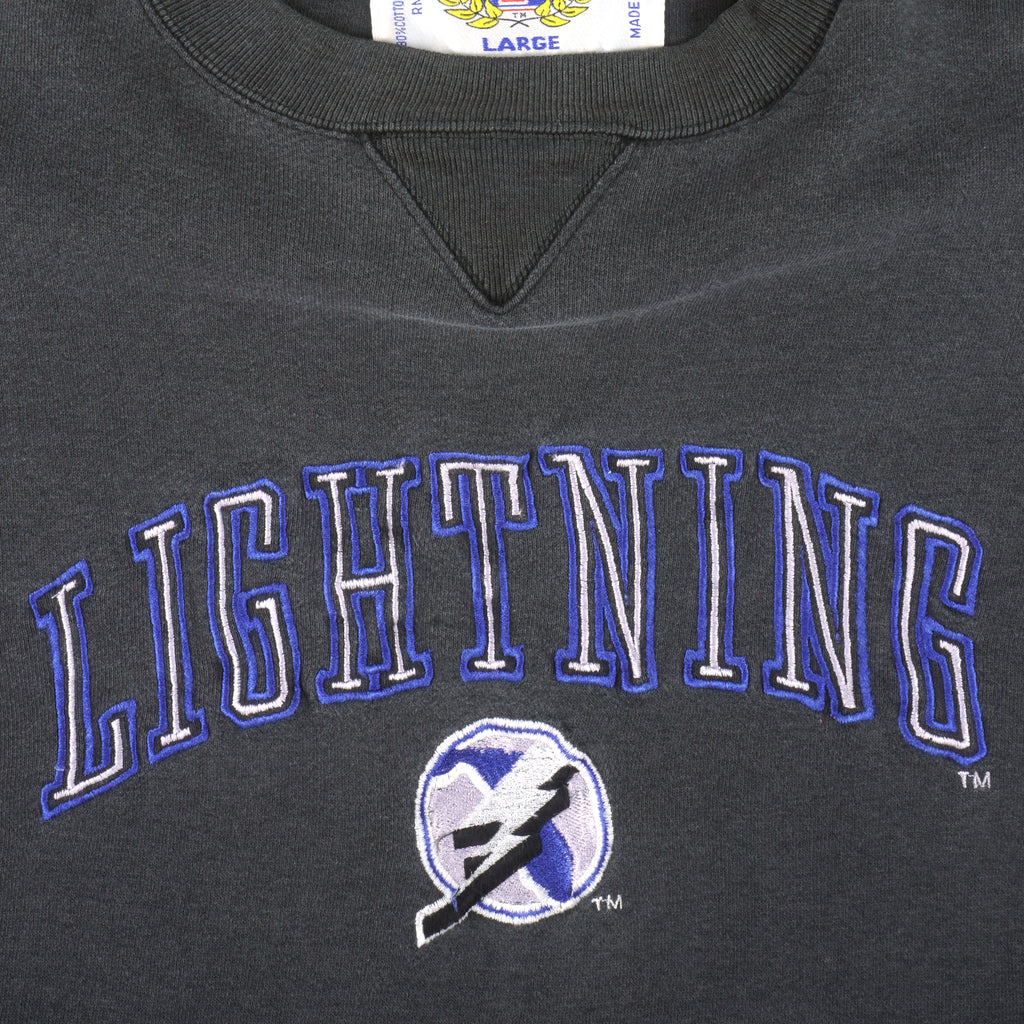NHL (Logo 7) - Tampa Bay Lightning Embroidered Crew Neck Sweatshirt 1990s Large Vintage Retro Hockey