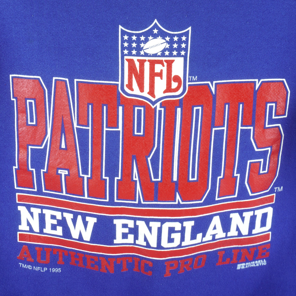 NFL (Russell Athletic) - New England Patriots Crew Neck Sweatshirt 1995 Large Vintage Retro Football