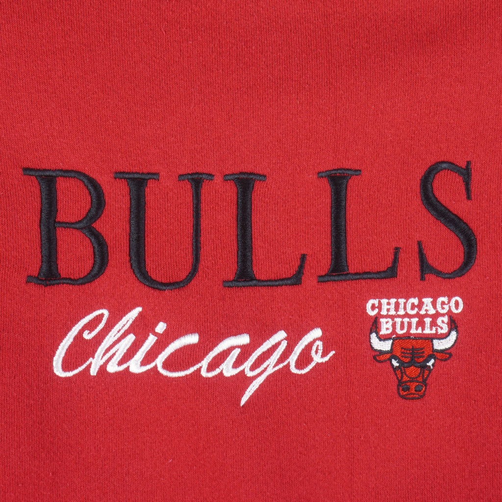 NBA (Logo 7) - Chicago Bulls Embroidered Crew Neck Sweatshirt 1990s X-Large Vintage Retro Basketball