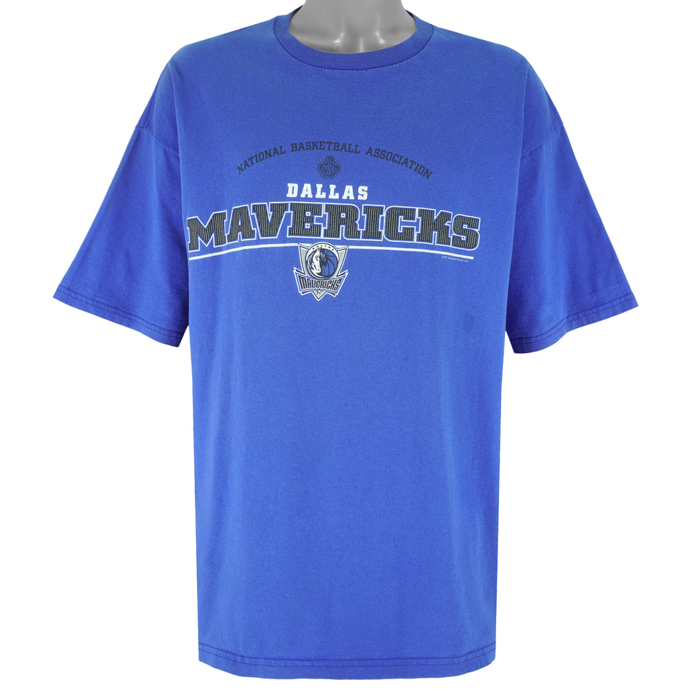 NBA (Lee) - Dallas Mavericks Spell-Out T-Shirt 1990s Large Vintage Retro Basketball