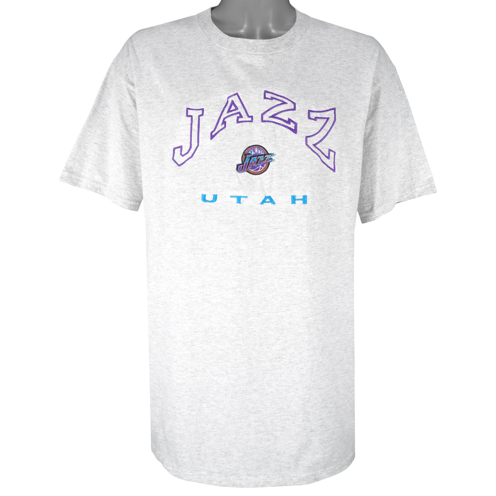NBA (CSA) - Utah Jazz Embroidered Spell-Out T-Shirt 1990s X-Large Vintage Retro Basketball