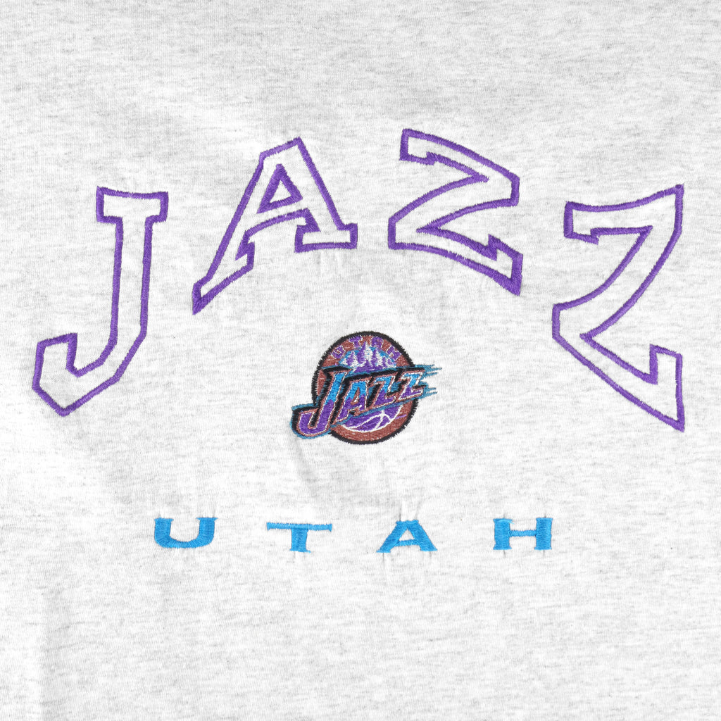 NBA (CSA) - Utah Jazz Embroidered Spell-Out T-Shirt 1990s X-Large Vintage Retro Basketball