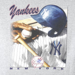 MLB (Lee) - New York Yankees Helmet T-Shirt 1998 Medium