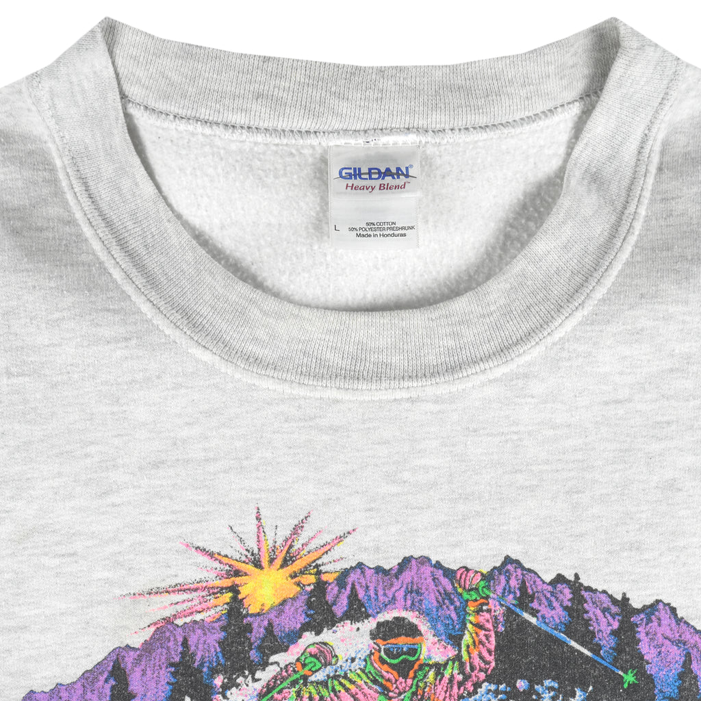 Vintage (Gildan) - Revelstoke Ski Powder Canada Crew Neck Sweatshirt Large Vintage Retro