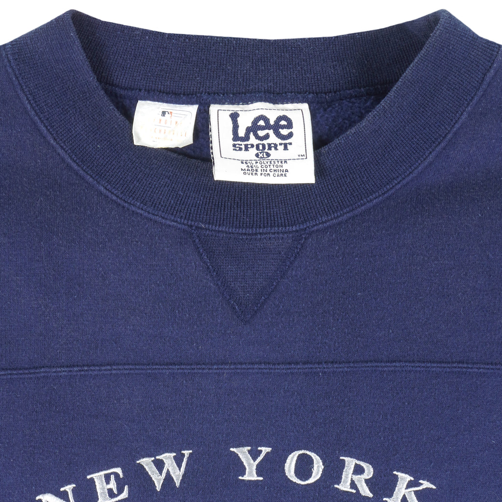 MLB (Lee) - New York Yankees Embroidered Crew Neck Sweatshirt 1990s X-Large Vintage Retro Baseball