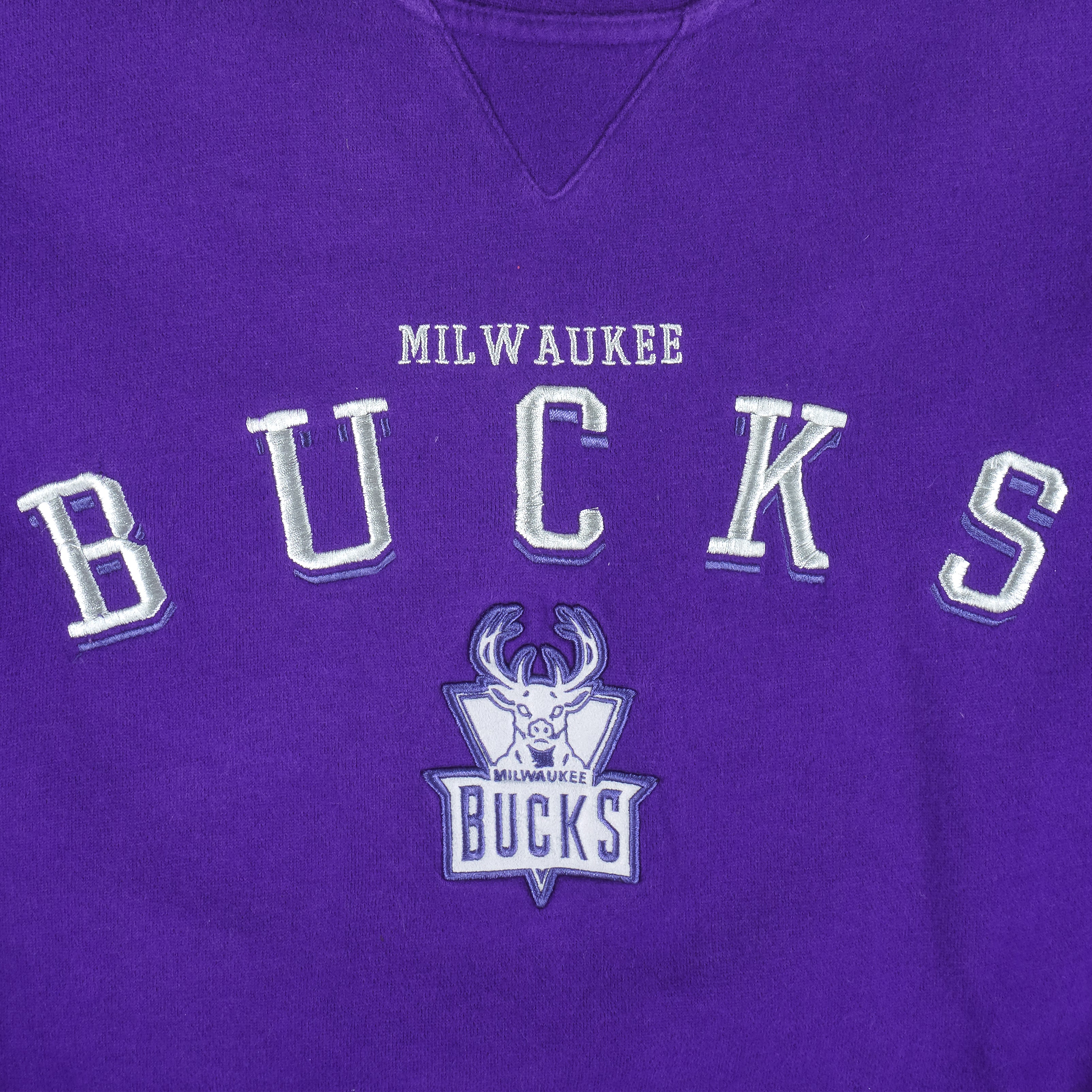 NBA (Lee) - Milwaukee Bucks Embroidered Sweatshirt 1990s X-Large Vintage Retro Basketball