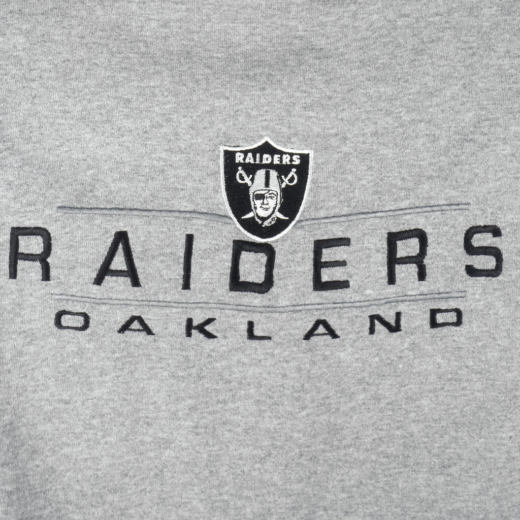 NFL (Logo Athletic) - Oakland Raiders Embroidered Crew Neck Sweatshirt 1990s Large Vintage Retro Football