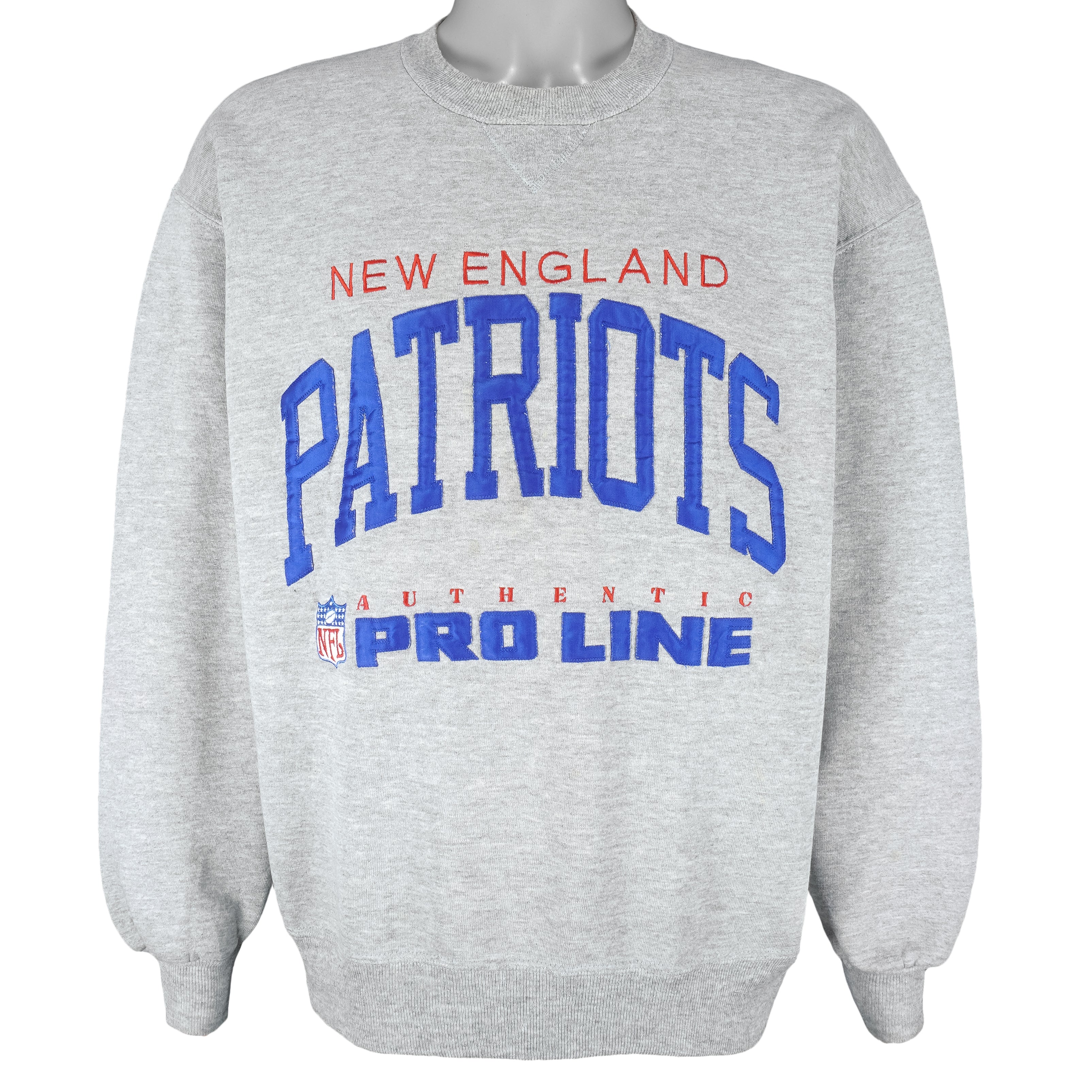NFL (Russell) - New England Patriots Embroidered Crew Neck Sweatshirt 1990s Large Vintage Retro Football