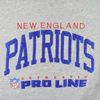 NFL (Russell) - New England Patriots Embroidered Crew Neck Sweatshirt 1990s Large Vintage Retro Football