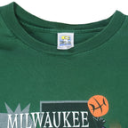 NBA (Competitor) - Green Milwaukee Bucks Single Stitch T-Shirt 1990s X-Large Vintage Retro Basketball